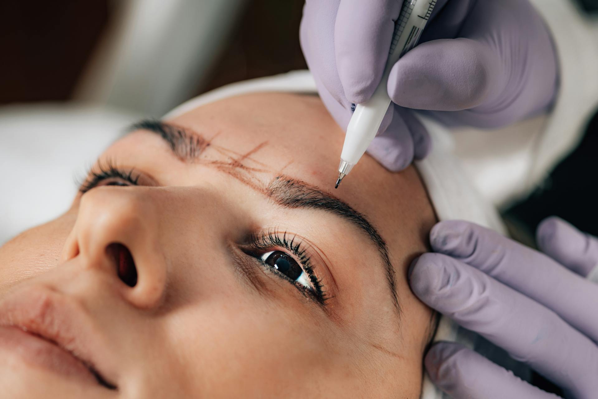Featured image for “Permanent Make-up – Ursachen für Komplikationen und sachverständige Bewertung im Detail”